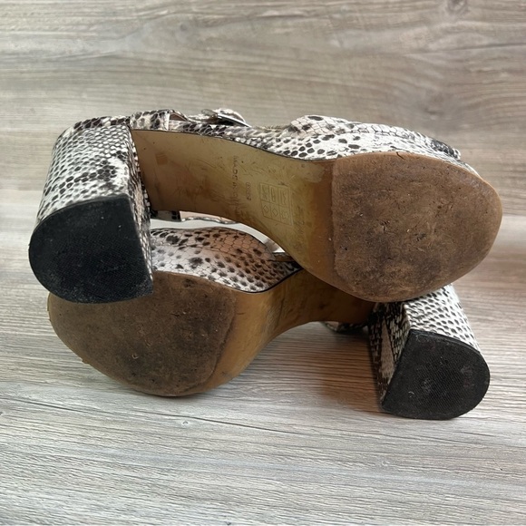 Woman’s topshop well worn leather snake embossed chunky heel and platform sz 8.5 - Picture 11 of 13
